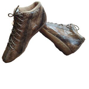 NWOT 1980s Snakers Real Snakeskin Lace Up Sneakers Women sz 8